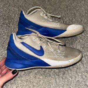Kids Nike Kyrie Flytrap II Size 5.5 Youth